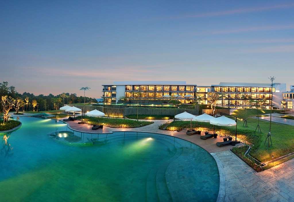 Royal Tulip Gunung Geulis Resort And Golf Bogor Exterior photo