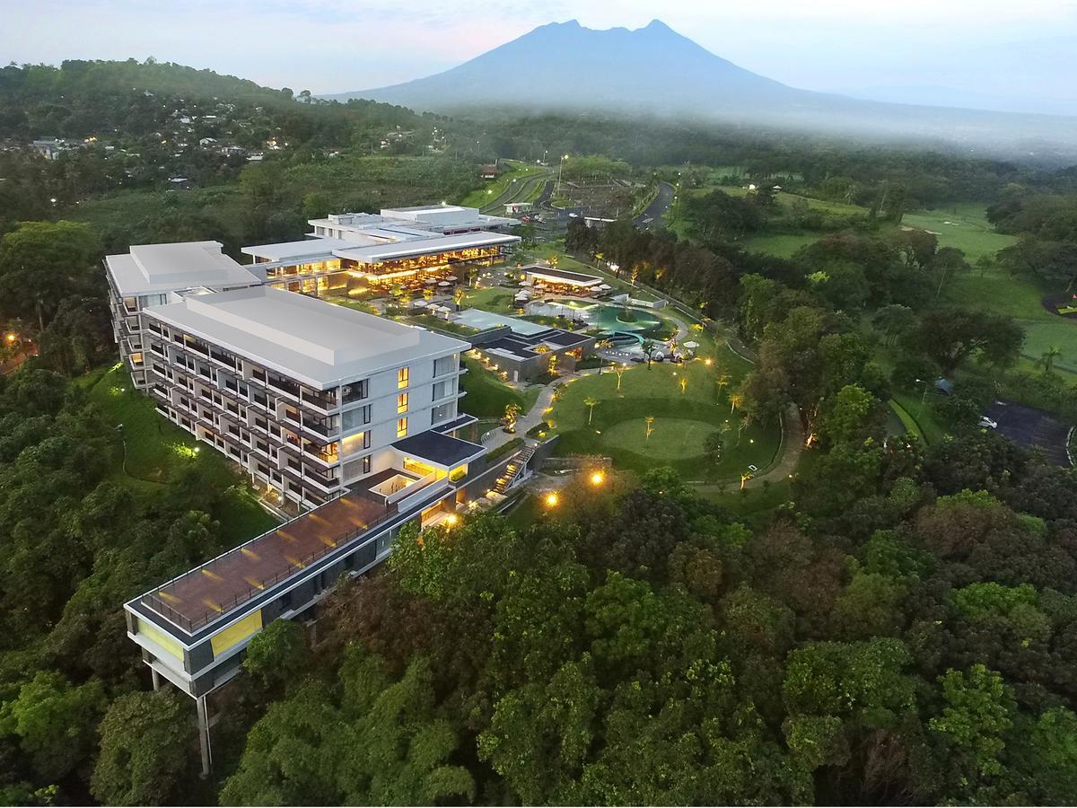 Royal Tulip Gunung Geulis Resort And Golf Bogor Exterior photo